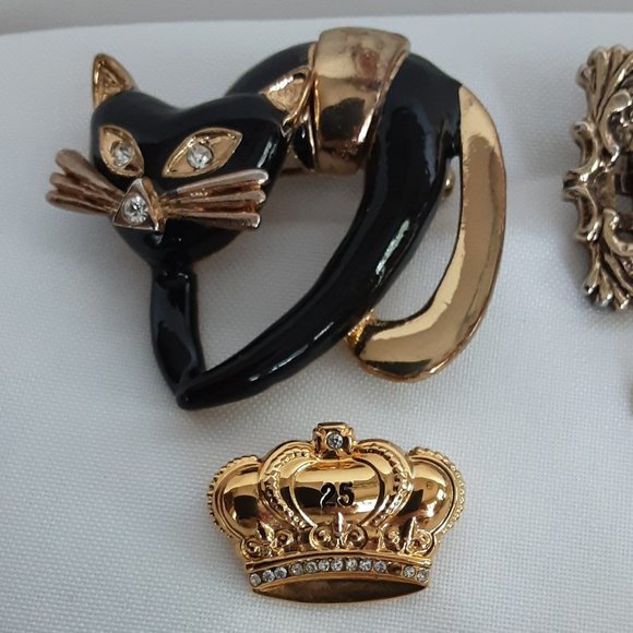 Lot #1 Costume Jewelry Brooches Animals Flowers Crown Various Shapes Sold as is - Picture 6 of 7